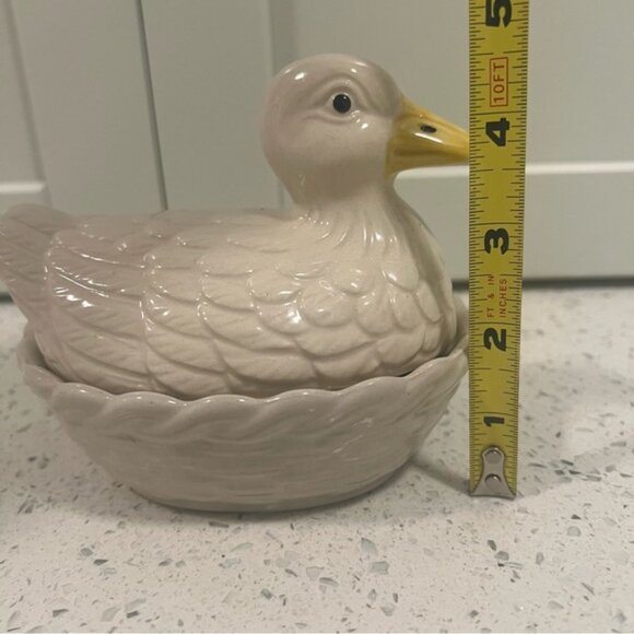 VINTAGE Ceramic Cream Duck on Nest White Woven Basket Japan Country Farm - Picture 9 of 15